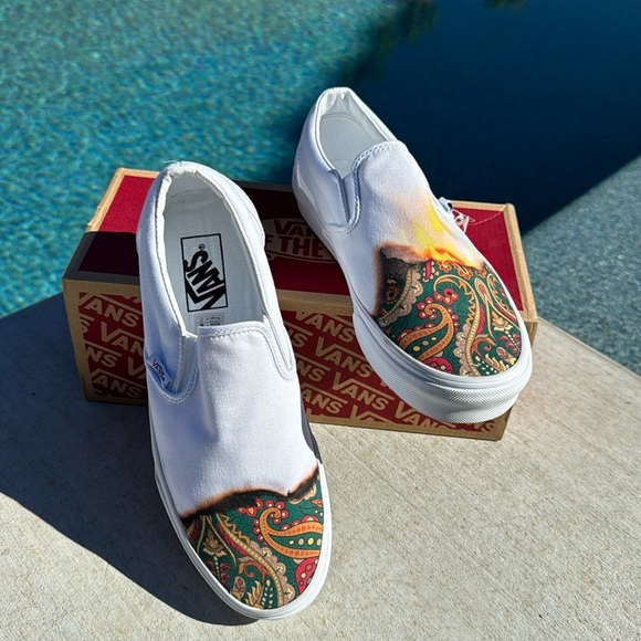 VANS Burn Baby Burn Classic Slip On New In Box Size 9 - Picture 2 of 10